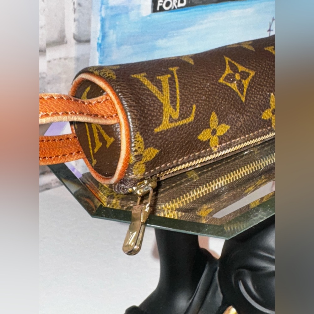 ❌❌SOLD. Louis Vuitton Monogram Golf Ball Holder EUC - Picture 3 of 6